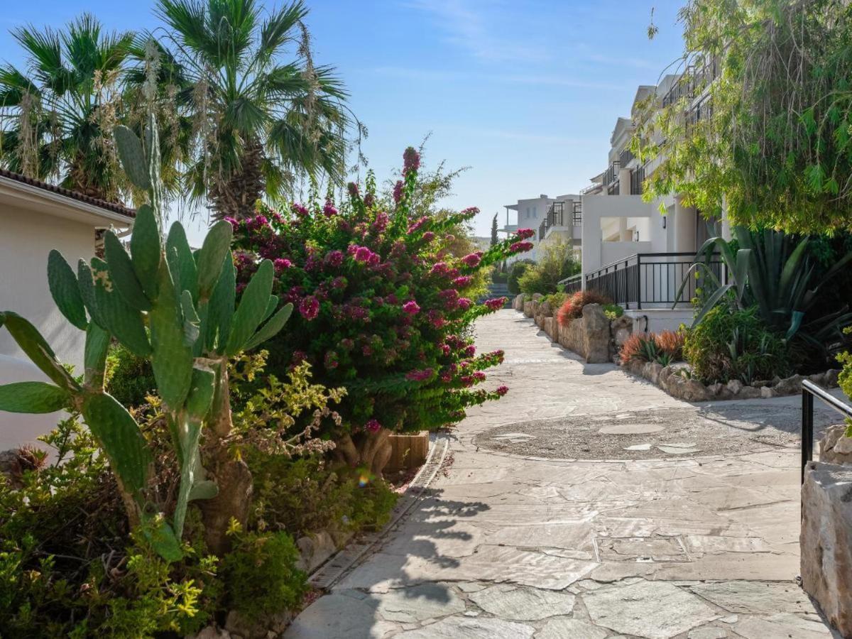 Wellclub - Wellness Family Experience Hotel Paphos Exterior photo
